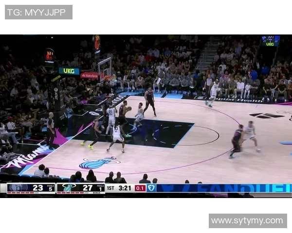 热火与灰熊激战正酣NBA赛场精彩瞬间回顾与分析